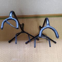 ベース等のスタンド２つの画像