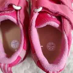 アシックス　女の子のスニーカーをお譲りします。の画像