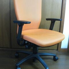 オカムラ製カロッツァ肘付きハイバックオフィスチェア・オレンジ　C...