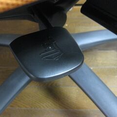 オカムラ製カロッツァ肘付きハイバックオフィスチェア・オレンジ　CK95ZR-FS14の画像