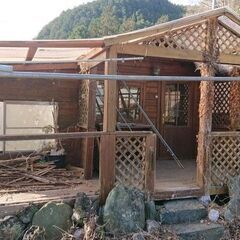 無料（条件有るが実質０円）　ログハウス風プレハブ小屋（改）大小２...
