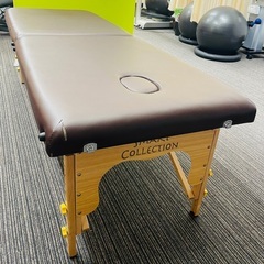 【処分3,000円】定価 25,000円　残り1台！　軽量 折りたたみマッサージベッド木製・有孔 チョコレート 折りたたみベッドの画像