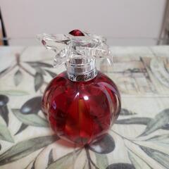 ☆フランスで購入Cartier香水☆　フランス化粧品サンプル付きの画像