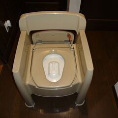 【中古】　ポータブルトイレ　（取りに来て頂ける方限定）の画像