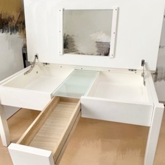 白 ローテーブル ドレッサーの画像