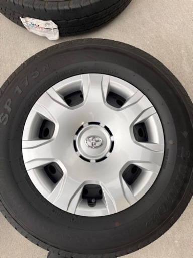 ハイエース200系　ノーマルホイール（キャップ付）