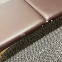 【処分3,000円】定価 25,000円　残り1台！　軽量 折りたたみマッサージベッド木製・有孔 チョコレート 折りたたみベッドの画像