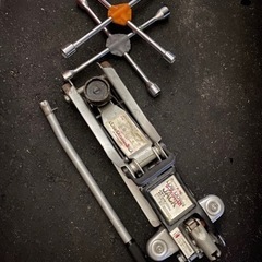 ローダウンジャッキ2トン　十字レンチ2本セット