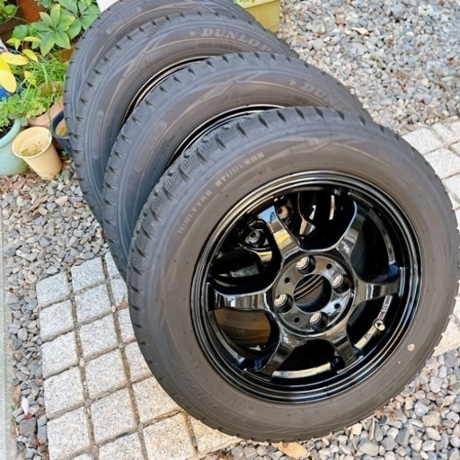 スタッドレスタイヤ　４本　ホイール付き