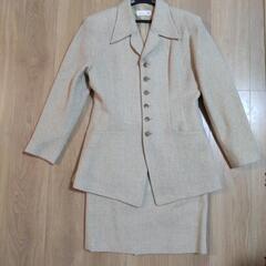 ９号スーツ ベージュ