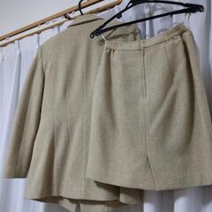 ９号スーツ ベージュの画像