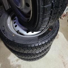 お引き渡し予定の方と商談中　スタッドレスタイヤ　155/65R/14　４本の画像