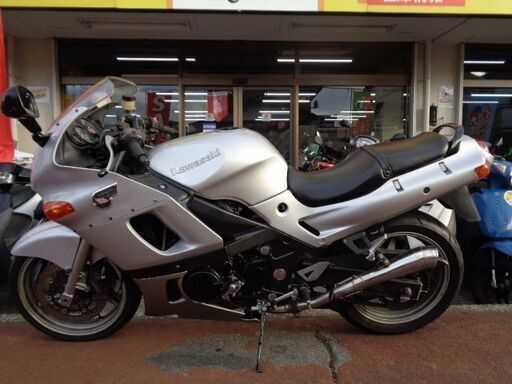 NO.4562　ＺＺＲ４００　Ｎ型　水冷４サイクル１６バルブ４気筒エンジン　スリップオンサイレンサー付き　シルバー　☆彡