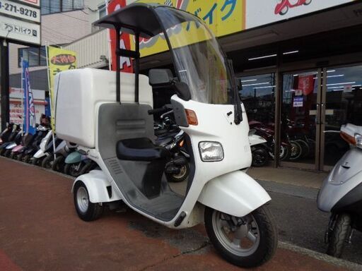 NO.4568　キャノピー ４サイクルエンジン　フューエルインジェクション車　三輪ビジネススクーター　屋根付き　ボックス付き　ホワイト　☆彡