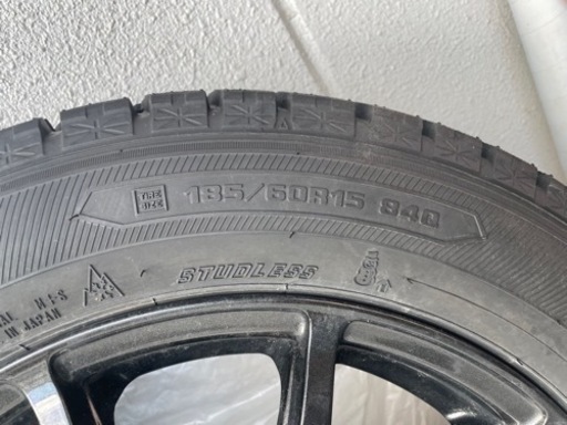 ワンシーズンのみ使用の15インチ！スタッドレスタイヤ！ホイール付き！取りに来れる方！！