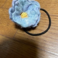 羊毛フェルトの髪ゴム