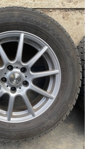 バリ溝　国産スタッドレスタイヤ　日本製　GOODYEAR 215/60/16 ガレージ内保管pcd114.3