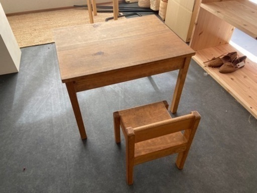 モンテッソーリ の先生が考えた机と椅子