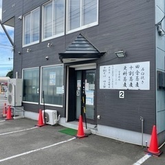 店の前の駐車場の除雪作業