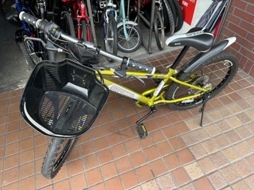 ★22インチ★外装6段変速　かご　ライト　泥除け付き子供用自転車
