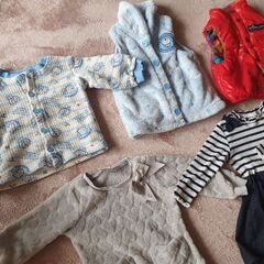 子供服 冬 サイズ２歳～ 90、100くらい。