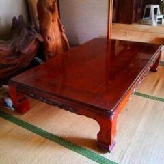 高級感の有る大きなテ―ブル