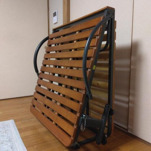 すのこ折りたたみベッド　シングル