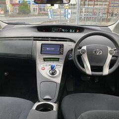 ☆ご成約☆ 安心の12ヶ月保証　距離無制限　　自社ローン中古車販売 　カーメル　平成24年式　　トヨタ　プリウス　　燃費が良く国内でとても人気のお車です！カラーがブラックで人気色ですのでお勧めの車両です！の画像
