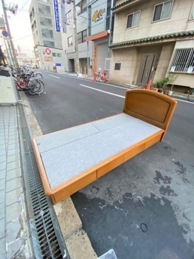 商談中?シングルベッド㊗️マットレスあり?配達可能?引き出しあり