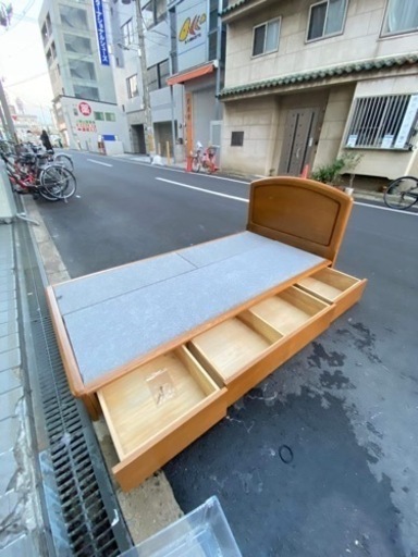 商談中?シングルベッド㊗️マットレスあり?配達可能?引き出しあり