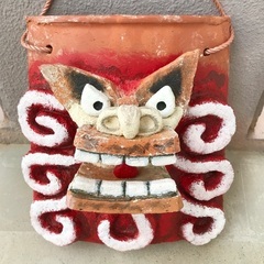 //城間シーサー工房//　漆喰/赤瓦  面シーサー 赤