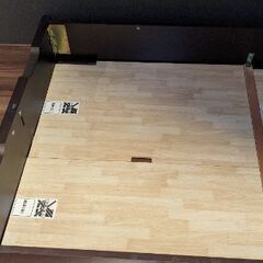 ニトリの跳ね上げ式のベッドフレーム（セミダブル）の画像