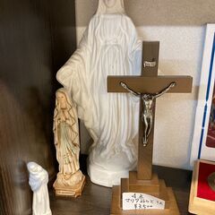 ☆中古￥3,500！置物　インテリア家具4点　マリア像＋十字架　...