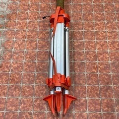 測定機用三脚　手回しで高さ可能
