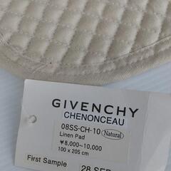 ☆ジバンシーGIVENCHY　シングル敷きパッド　ラグ☆