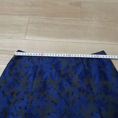 美品　膝丈ブランドスカートの画像