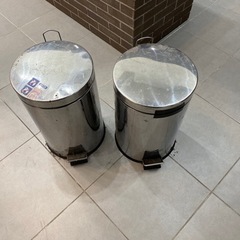 踏むと開くゴミ箱
