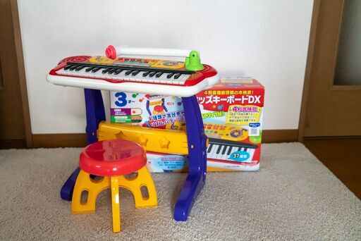 お値下げ！ハローキティ 電池式ピアノ＆椅子セット 発売前予約