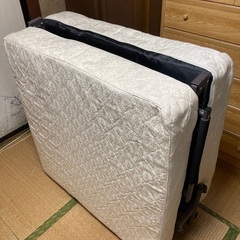 背もたれリクライニングベッドの画像