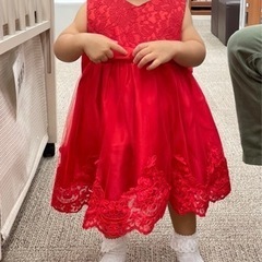 幼児用の赤ドレスの画像