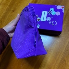 【値下げしました‼️】新品/箱付 クリニーク メイクポーチ（ラベンダーパープル）の画像
