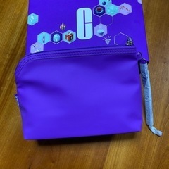 【値下げしました‼️】新品/箱付 クリニーク メイクポーチ（ラベンダーパープル）の画像