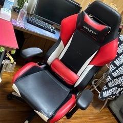 ゲーミングチェア　dxracer 赤黒白