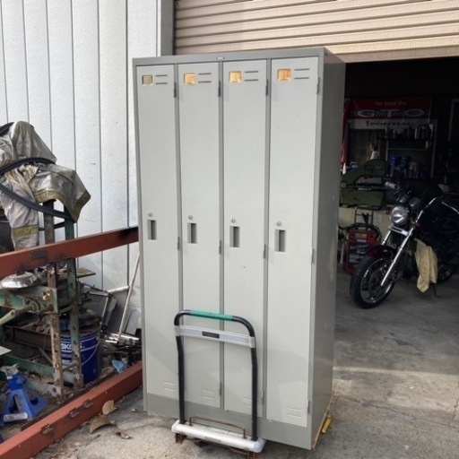 コクヨ4人用ロッカー