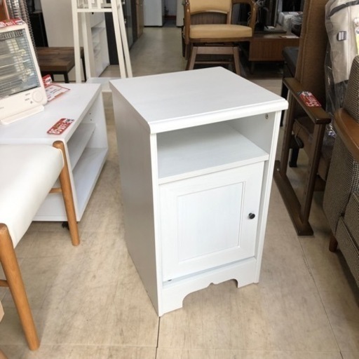 【IKEA ベッドサイドボード】