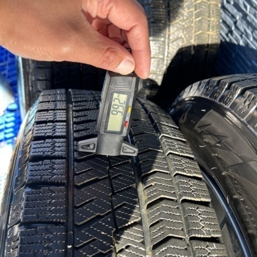 215/65R16  スタッドレス！　ホイール傷あるしタイヤ汚れ傷あるので格安で！