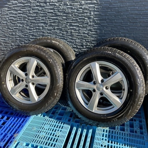 215/65R16  スタッドレス！　ホイール傷あるしタイヤ汚れ傷あるので格安で！