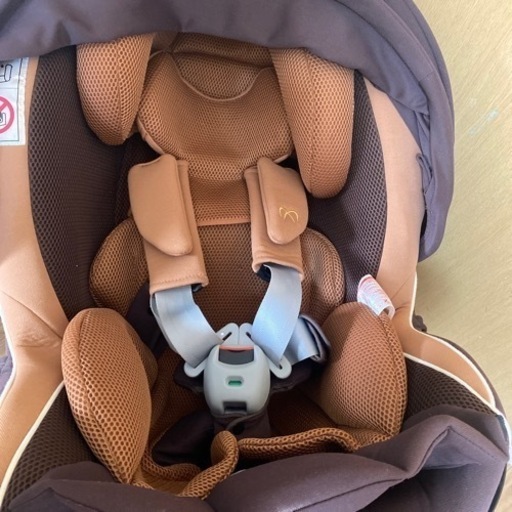 AILEBEBE エールべべ チャイルドシート　クルット