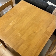 ダイニングテーブルセット（椅子2脚付き）の画像