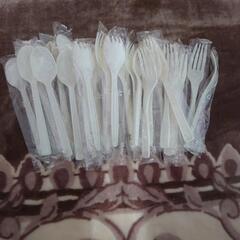 割り箸(爪楊枝付き)100膳&スプーン、フォーク等各10×3の画像